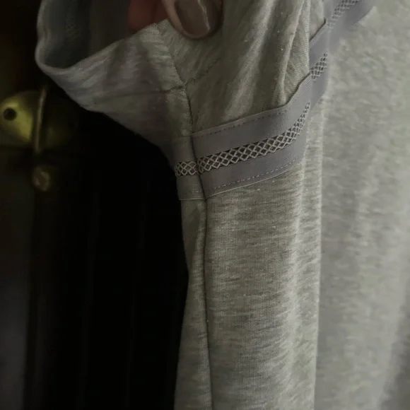 ATHLETA Gray Short Sleeve Crew Neck T-Shirt Athletic Dress Athleisure Preppy | M - Picture 4 of 16